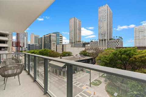 View (from property/room), Balcony/Terrace, City view