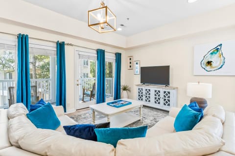 Gorgeous coastal condo with pool & balcony - near beach, golf, & Intracoastal House in Calabash