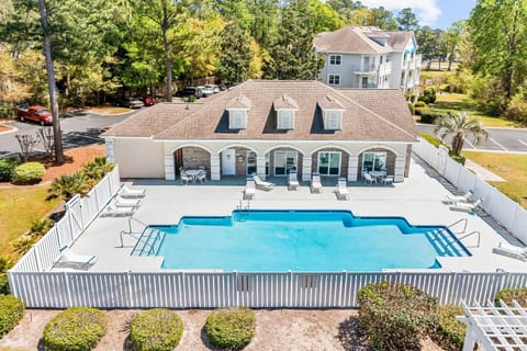 Gorgeous coastal condo with pool & balcony - near beach, golf, & Intracoastal House in Calabash