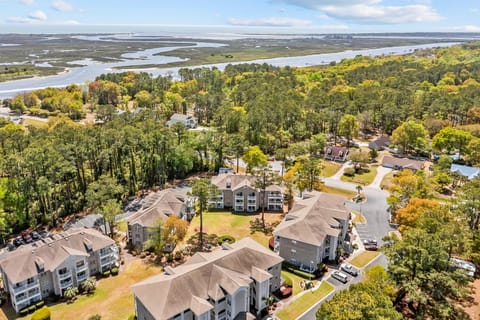 Gorgeous coastal condo with pool & balcony - near beach, golf, & Intracoastal House in Calabash