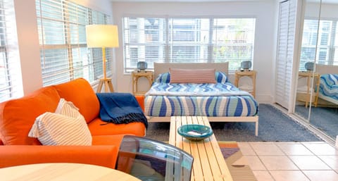 Lazy Cabana- Pool Canal Wilton Drive Apartment in Wilton Manors