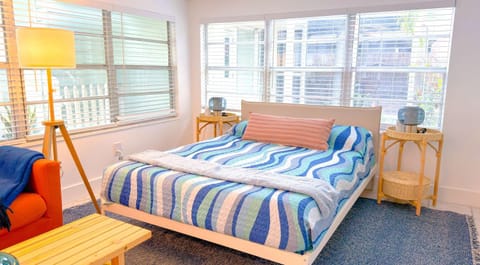 Lazy Cabana- Pool Canal Wilton Drive Apartment in Wilton Manors