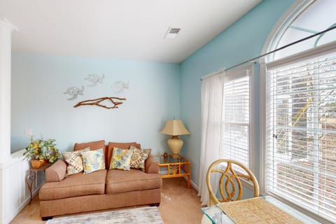 Convenient studio with outdoor pool, patio, central AC & beach access House in Sunset Beach