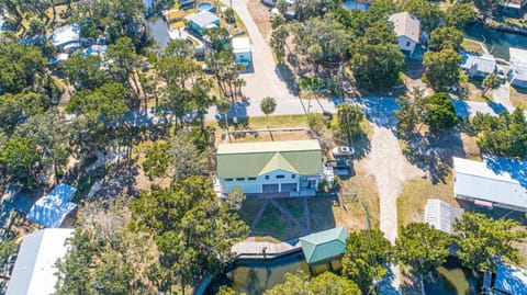 Property building, Day, Neighbourhood, Natural landscape, Bird's eye view, Street view, Location