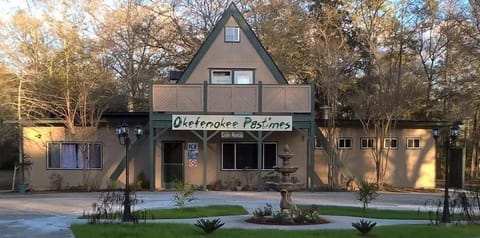 Property building, Restaurant/places to eat