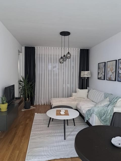 Bed, Living room