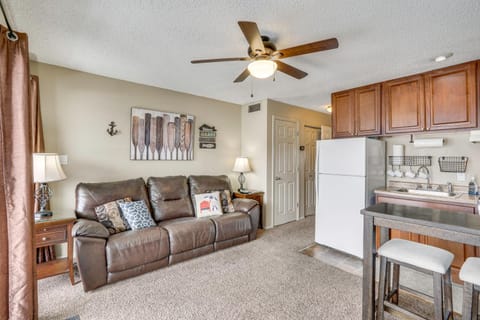 Resort Perks! Waterfront Lake of the Ozarks Gem Apartment in Osage Beach