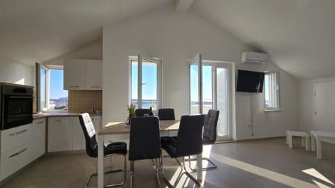 Seating area, Dining area