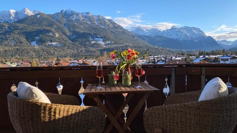 Balcony/Terrace, Mountain view