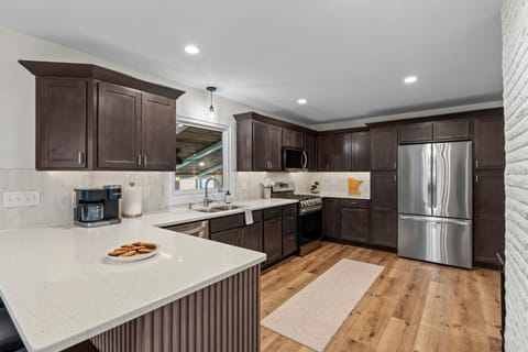 Kitchen or kitchenette, microwave, oven, kitchen