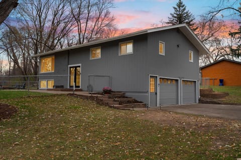 Property building, Neighbourhood, Natural landscape, Autumn, Sunset, Parking