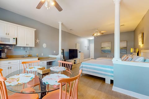 SB72B Sea Trail Golf-Beach Mini Suite House in Sunset Beach