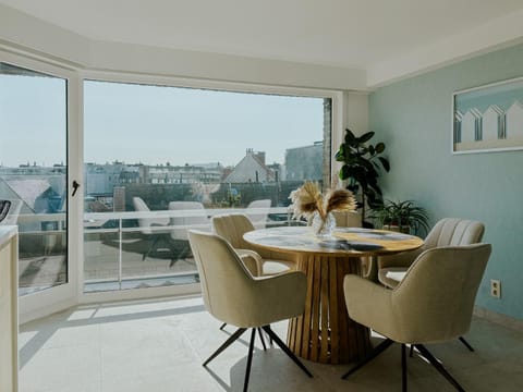 View (from property/room), Balcony/Terrace, Dining area