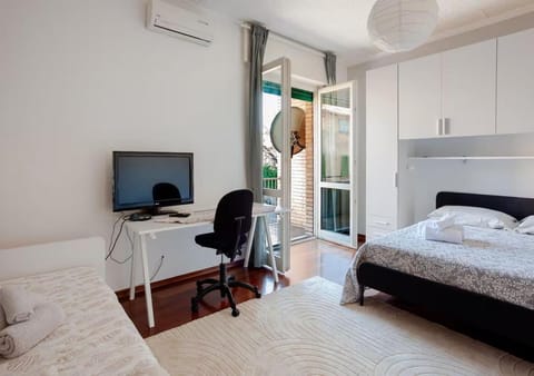 Bed, TV and multimedia, Balcony/Terrace, Other, Bedroom, wardrobe
