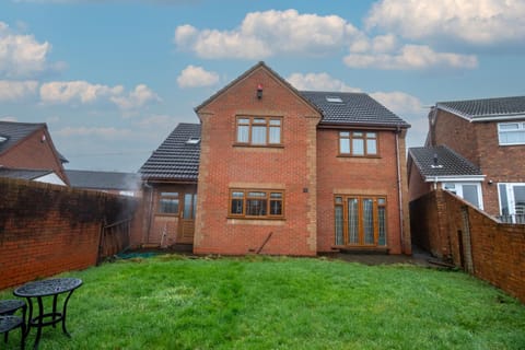 Church hill Manor 5BR longer stays House in Walsall