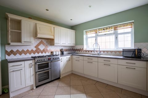 Church hill Manor 5BR longer stays House in Walsall