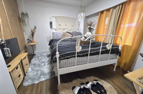 Bohemian Theme Private Room near Metrotown Mall with private parking Vacation rental in Burnaby