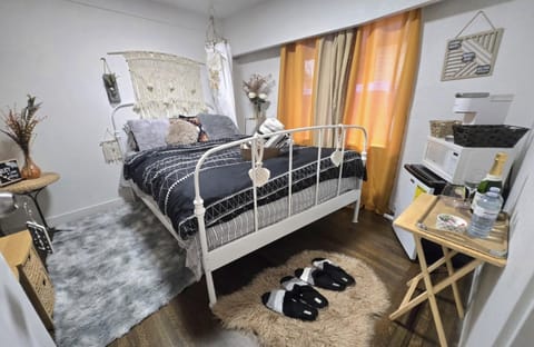 Bohemian Theme Private Room near Metrotown Mall with private parking Vacation rental in Burnaby