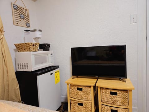 Bohemian Theme Private Room near Metrotown Mall with private parking Vacation rental in Burnaby