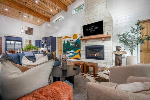 Brand New Cabin Pool Pickleball Mini-Golf Sauna Cabin in Broken Bow