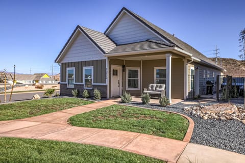 The Bison - New Cottage with Resort style pool and minigolf House in Washington