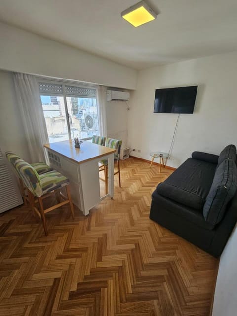 TV and multimedia, Kitchen or kitchenette, Living room, Seating area, Dining area