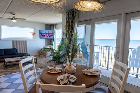 Natural landscape, Balcony/Terrace, Living room, Dining area, Sea view