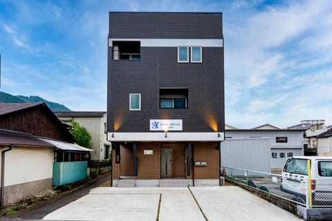 Property building, Day, Neighbourhood, Street view, Parking