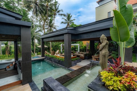 Property building, Pool view