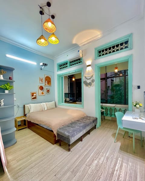 Bed, Photo of the whole room, Seating area, Bedroom