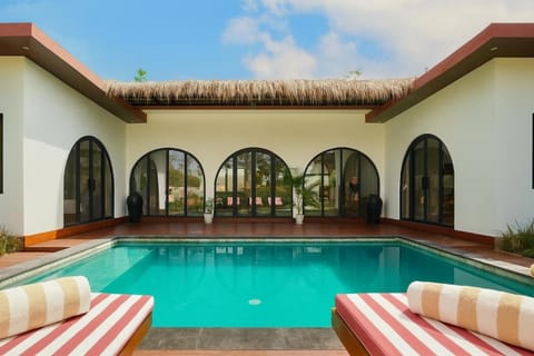 Pool view, Swimming pool, sunbed