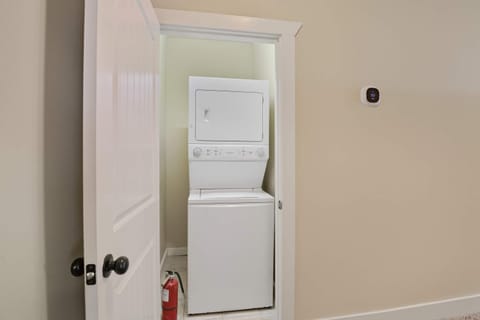 Stay near Texas A&M Spacious Cottage with Clubhouse Apartment in College Station