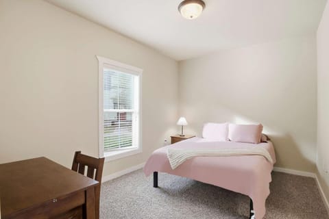 Stay near Texas A&M Spacious Cottage with Clubhouse Apartment in College Station