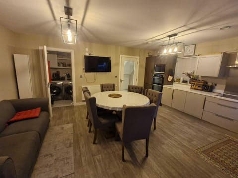 Contemporary 2BDR House with Parking in Dublin House in Dublin