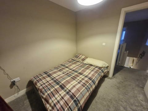 Contemporary 2BDR House with Parking in Dublin House in Dublin