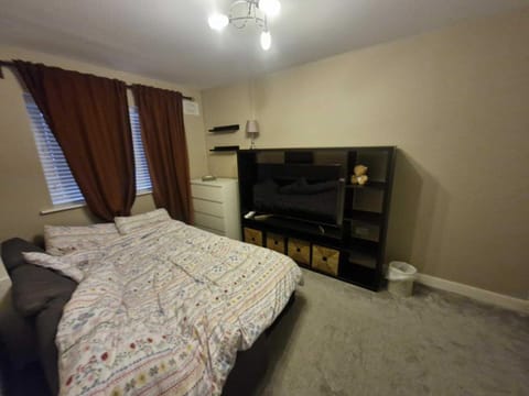 Contemporary 2BDR House with Parking in Dublin House in Dublin