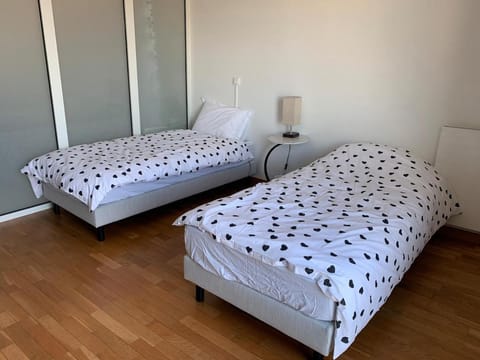 Charming studio Eiffel Tower view Apartment in Issy-les-Moulineaux