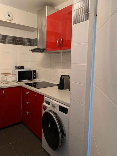 Charming studio Eiffel Tower view Apartment in Issy-les-Moulineaux