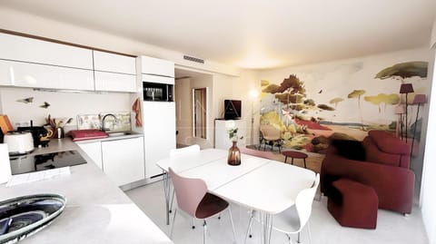 TV and multimedia, Kitchen or kitchenette, Living room, Seating area, Dining area, oven, stove