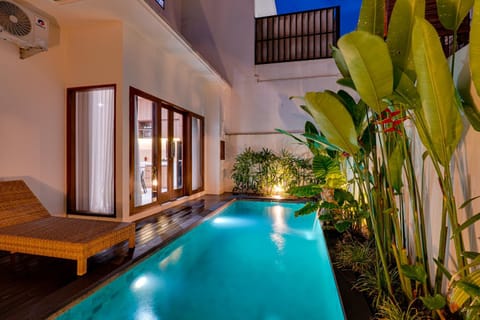 Pool view, Swimming pool, sunbed