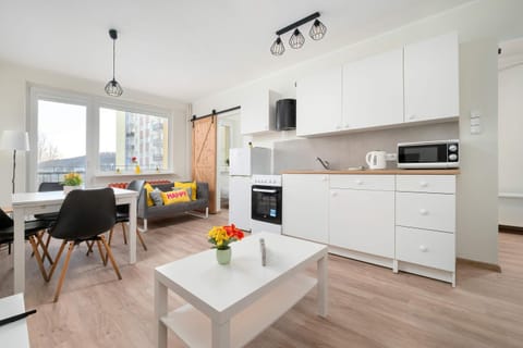 Kitchen or kitchenette, Living room, Seating area, Dining area, oven, pet friendly, stove