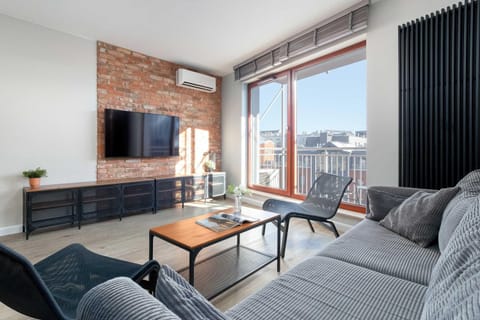 Communal lounge/ TV room, TV and multimedia, View (from property/room), Balcony/Terrace, Living room, Seating area, Dining area, air conditioner