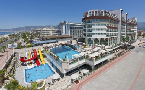 Property building, Day, Swimming pool