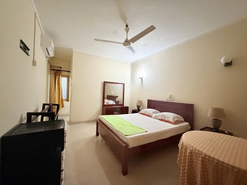 Photo of the whole room, air conditioner