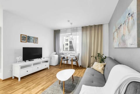 Communal lounge/ TV room, TV and multimedia, Living room, Seating area, Dining area, Evening entertainment