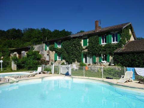 Property building, Garden, Pool view, Swimming pool, Swimming pool, sunbed