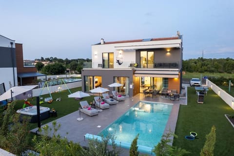 Garden, Swimming pool