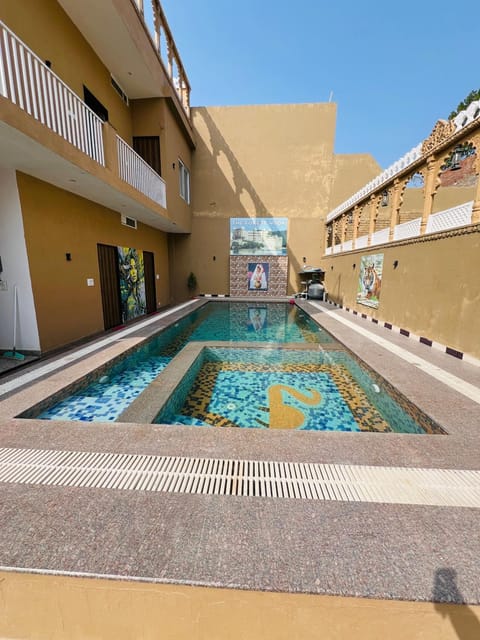 Swimming pool, Swimming pool