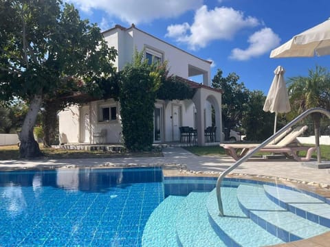 Property building, Garden, Garden view, Pool view, Swimming pool, sunbed