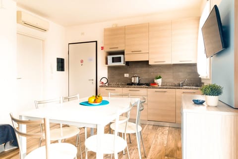 Living room, Dining area, heating, oven, stove, kitchen, air conditioner